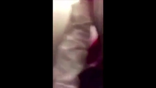 小夫妻性趣来了先玩丝袜足交再干老婆的屁眼尿都干出来了，对白非常有趣