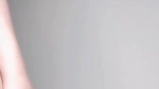 温柔娇羞小姐姐，笑起来特别甜