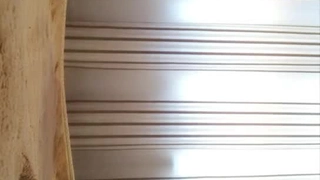 短发口罩妹子连体黑色网袜诱惑 身上抹油道具JJ抽插自慰近距离特写