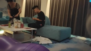 黄色头发御姐范美少妇和小寸头男人露脸直播啪啪做爱，卖力口交，毒龙屁眼，道具深喉啪啪