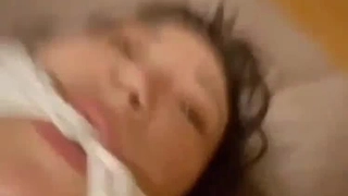 大学男孩在硬核场景中从熟女那里得到口交