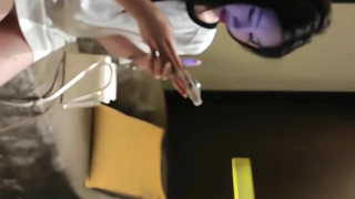 开车带着漂亮的学妹到郊区人少的地方玩车震完美露脸