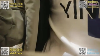 海伦·斯塔和小克洛伊与一根大黑屌进行一些热辣的动作