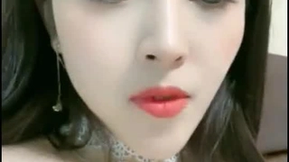 娇小日本学生XXXX把妈拉过来就是一顿干。