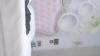 业余情侣在厕所里热情做爱