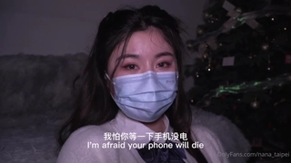 极品美女【十柒学姐】扶着桌子被炮友后入，黑丝美腿性感翘臀