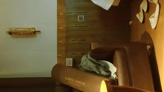 《七时吉祥》制片人发文道歉单亲爸爸趁女儿在看书扣女儿逼，结果女儿忍不住了