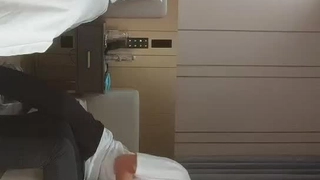 [混血公主的逆袭] 猛男厨房爆操极品混血女僕~女僕今晚不想做菜~那我们来自己生产奶油鲍鱼吧?