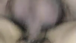 压在身下爆草腿架到肩上呻吟不断